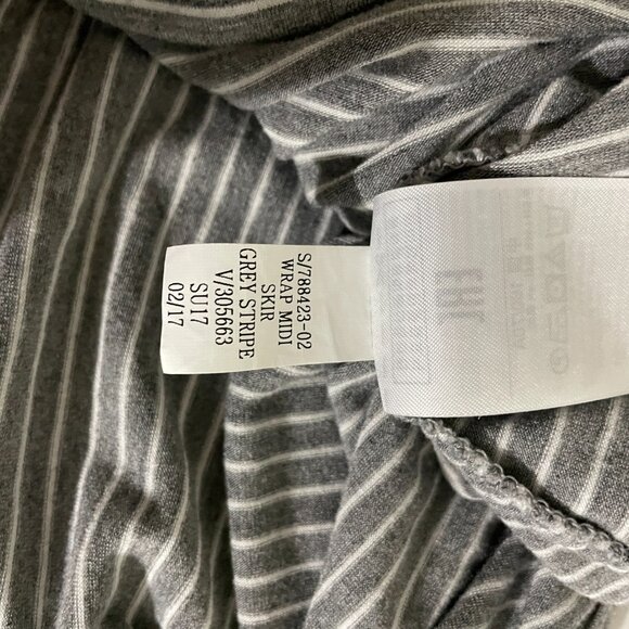 Gap grey + white striped true-wrap skirt, Small - Picture 8 of 8